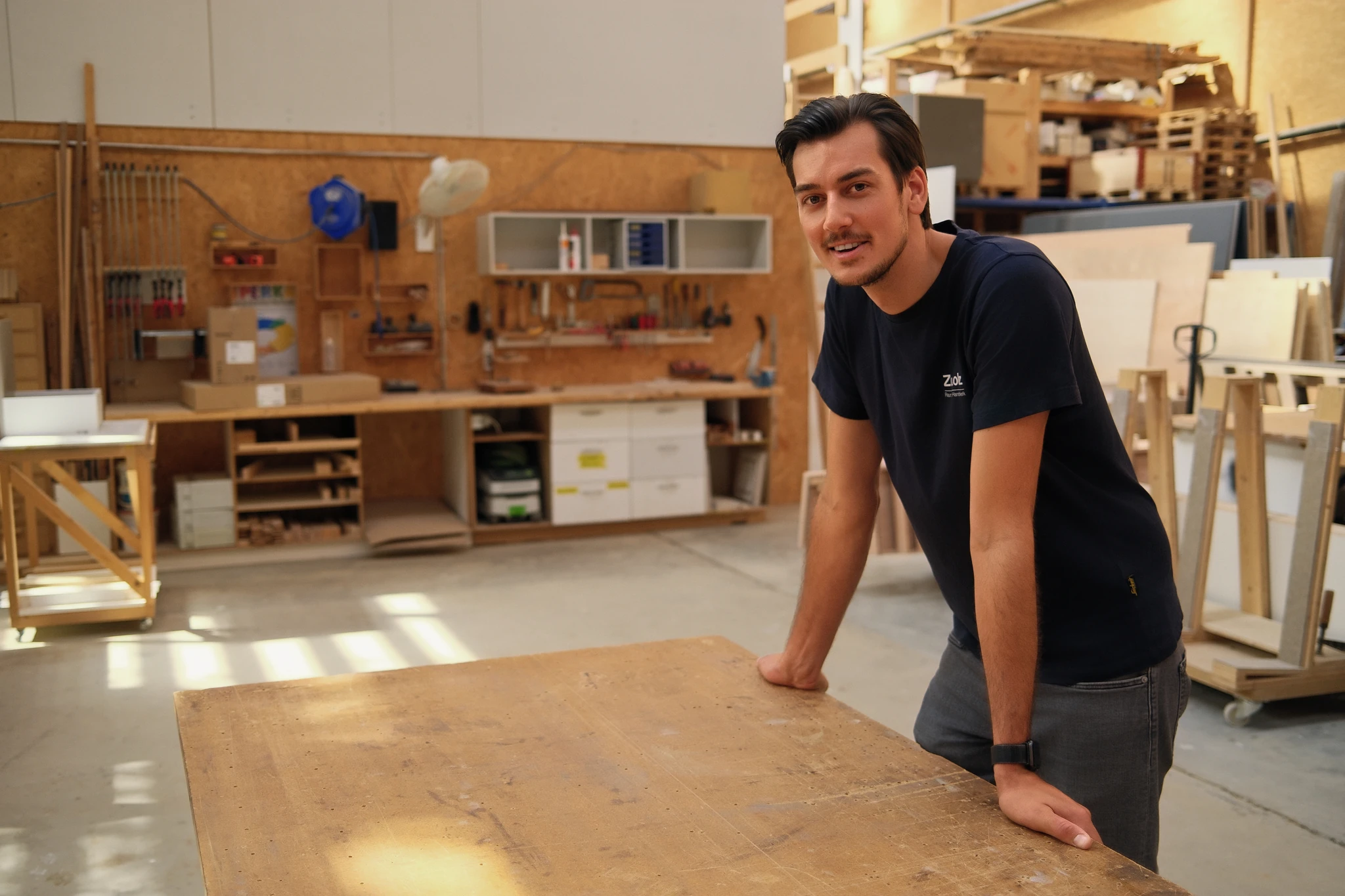 Pascal Fleischmann dans l’atelier Zugholz